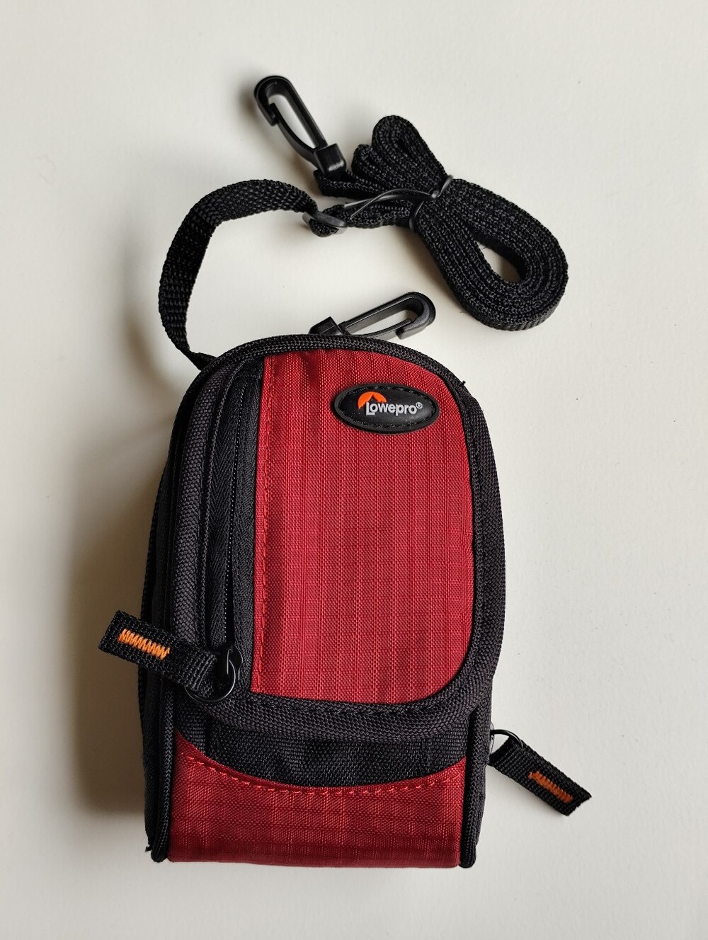 3/$30💜LOWEpro Ridge 10 RED/BLACK Digital Camera Pouch Shoulder Compact Bag